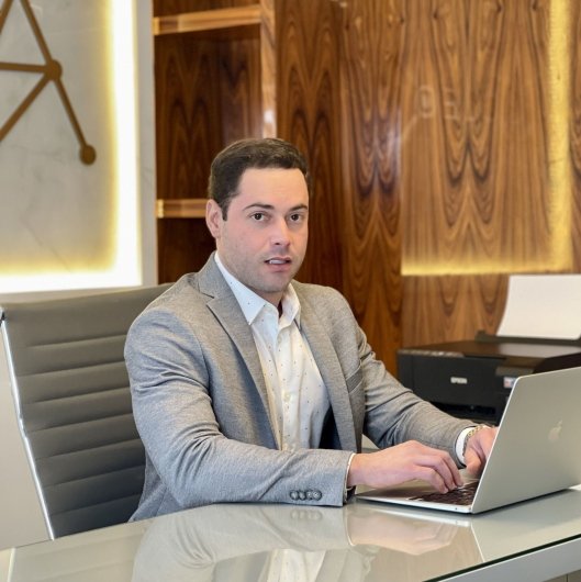 Dr. Lucas Torres Rocha