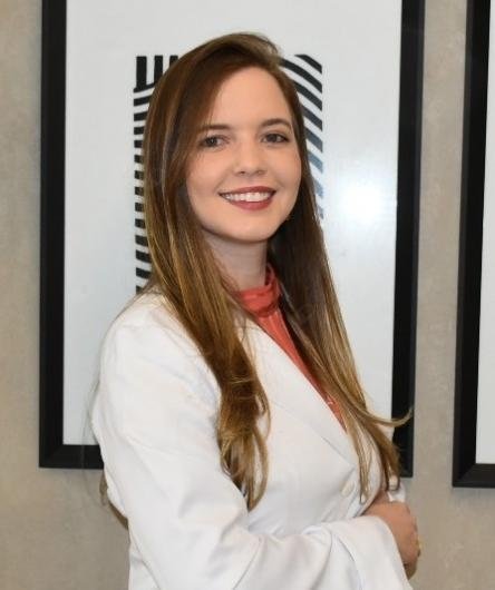 Dra. Larissa Soares