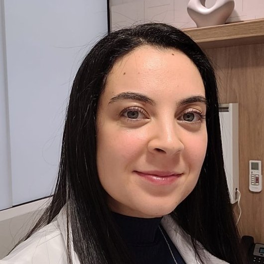 Dra. Lara Melo