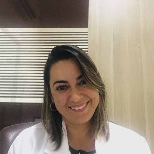 Dra. Leticia Oliveira