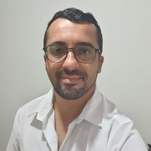 Dr. Leandro José Maria Silva