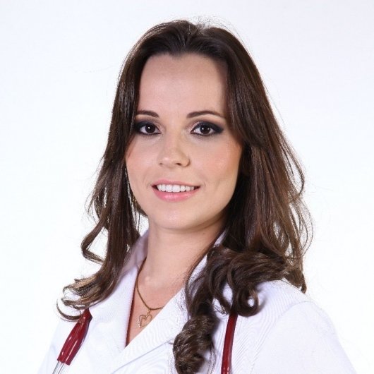 Dra. Nayara Vilas Novas Greselle