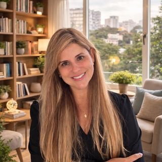 Thais Albertino
