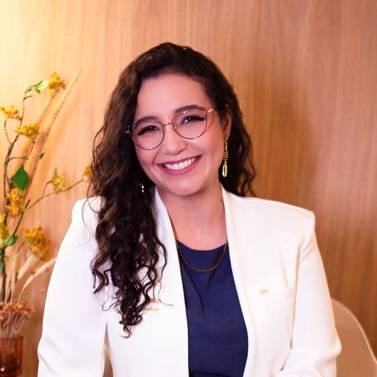 Dra. Fabia Santos Flores