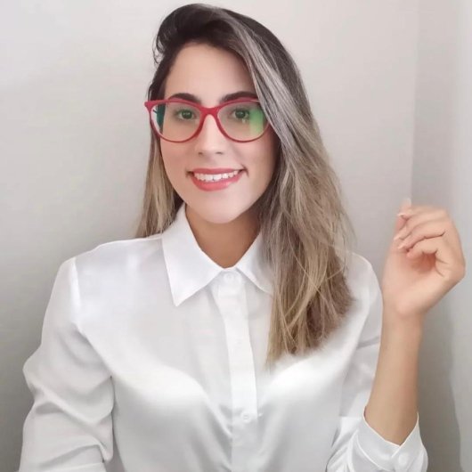 Dra. Adriane Carvalho Gomes