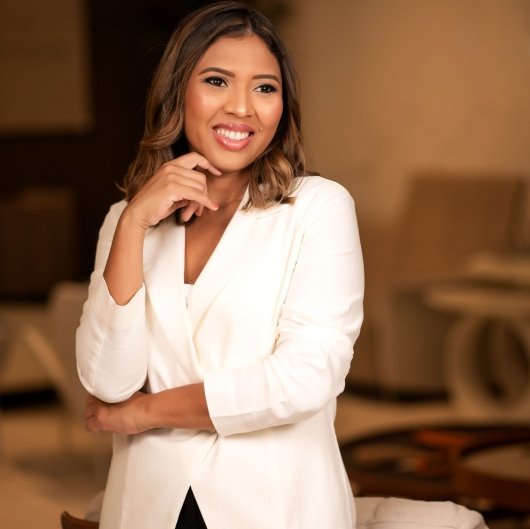 Dra. Grayce Flores