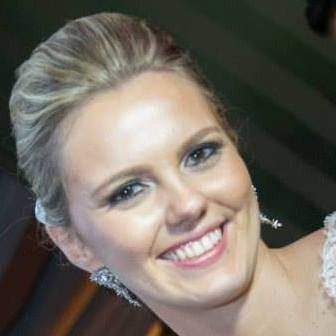 Dra. Flavia Teixeira Moura de Pauli