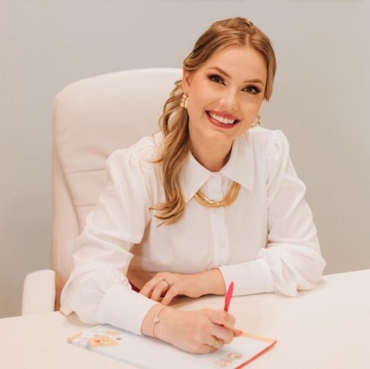 Dra. Rúbia Cecília Barbone e Melo