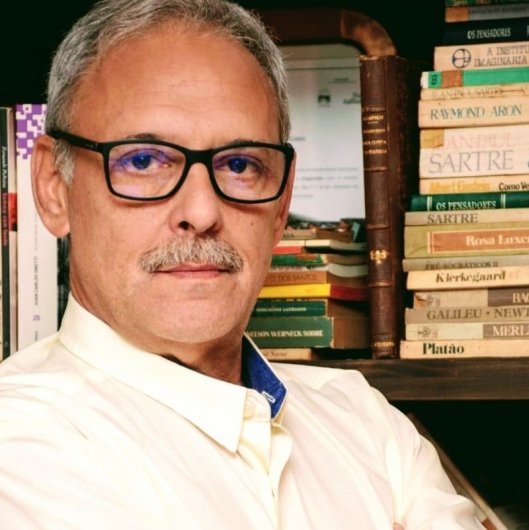Dr. Marco Antônio de Araújo Bueno