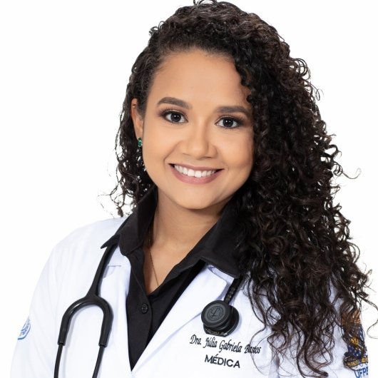 Dra. Júlia Gabriela de Souza Bastos e Santos