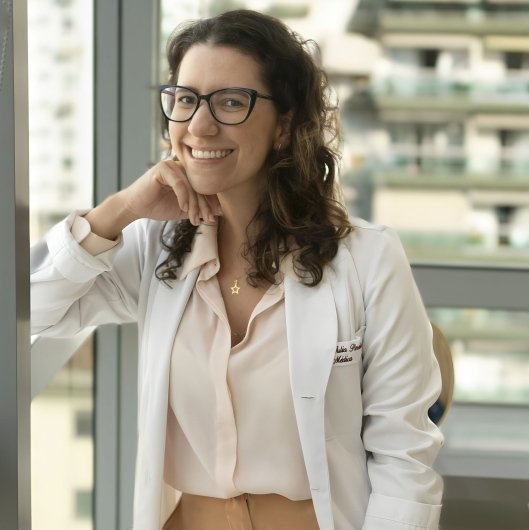 Dra. Júlia Pinella Pereira Ruback