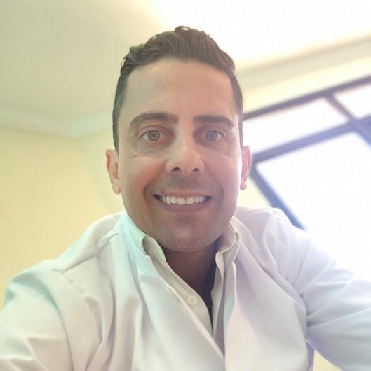 Dr. Douglas De Siqueira