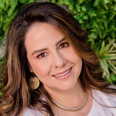 Dra. Lívia Chaparim