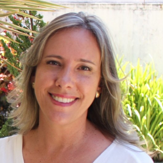 Dra. Claudia Sales Felizola