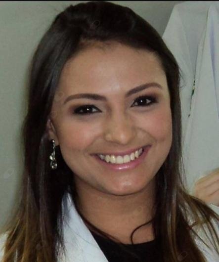 Dra. Caroline Cândida Carvalho de Oliveira
