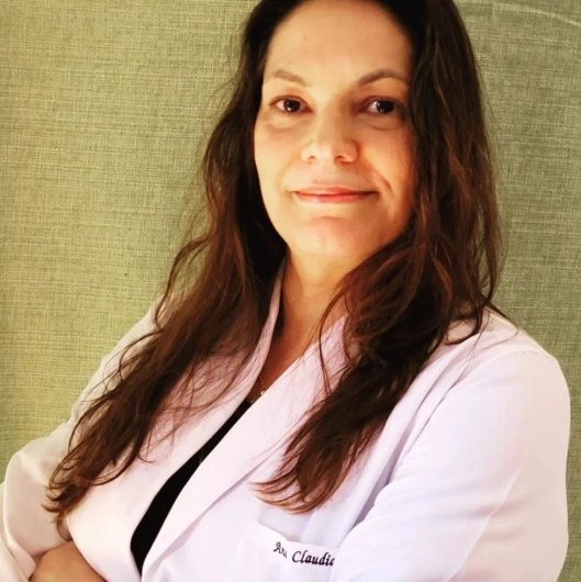 Dra. Ana Claudia Bensuaski Paula Zurron