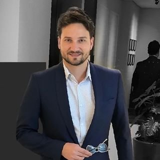 Dr. Tárik Polo