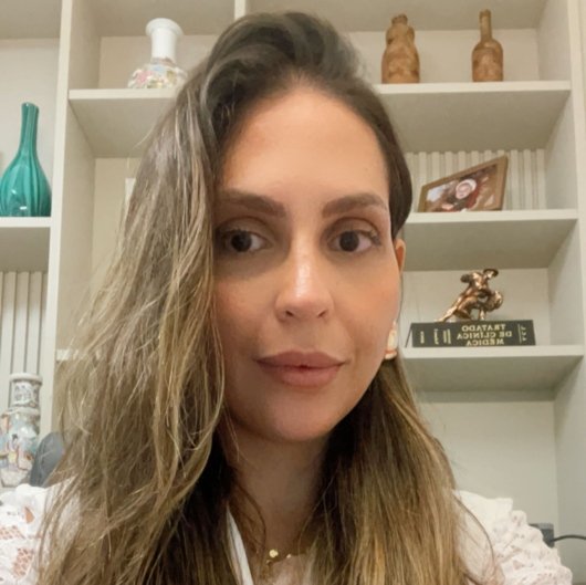Dra. Andrea Cury Diniz
