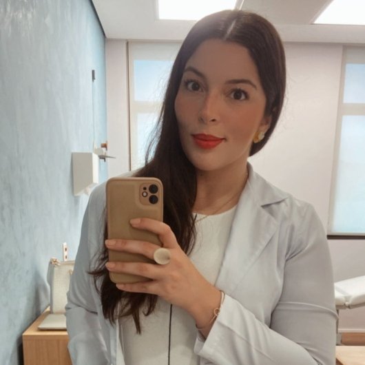 Dra. Júlia Martins