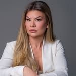 Dra. Kennya Luiza Padovani Pires