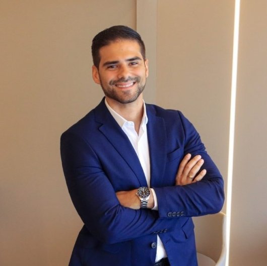 Dr. Adriano Lopes