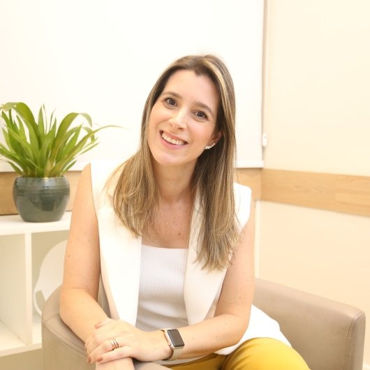 Dra. Elisa Teixeira