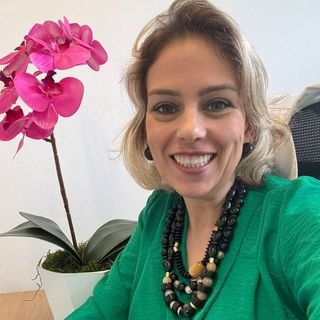 Dra. Camila Pola De Morais