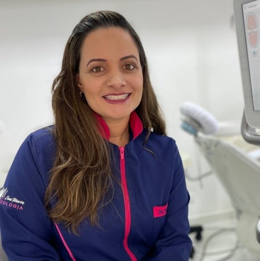 Dra. Claudia Gomes Pereira