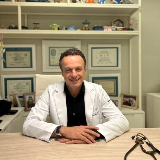 Dr. Roberto Plaza