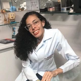 Dra. Elida Leite .