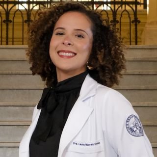 Dra. Laura Naves Soares