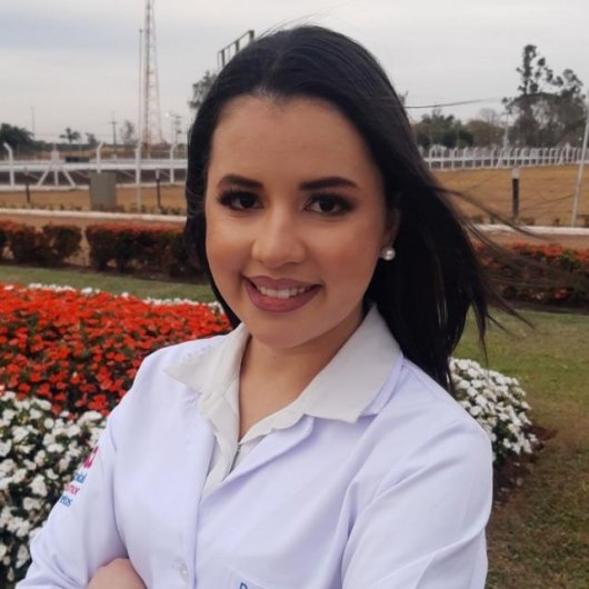 Dra. Anne Beatriz Sousa Carlos