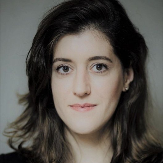 Dra. Paula De Cassia Soares