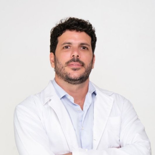 Dr. Douglas Mendonça Aloise