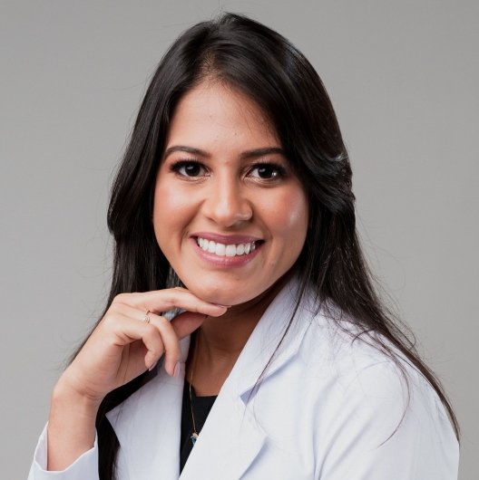 Dra. Larissa Duarte