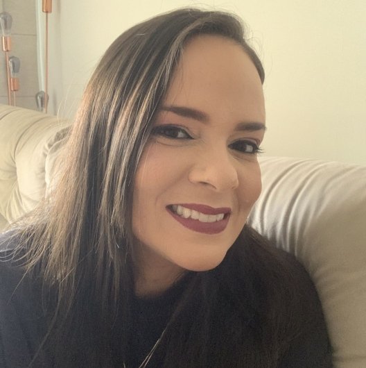 Viviane Paradela Meneguelli de Azevedo