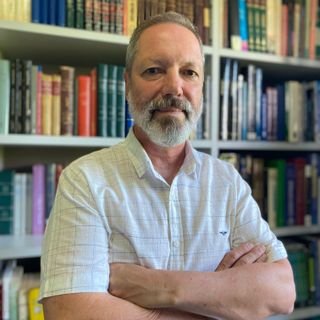 Dr. Gustavo Alves Caldas .