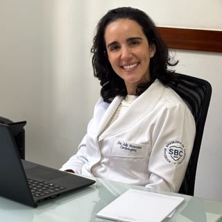 Dra. Julia Maia Moscoso Pereira