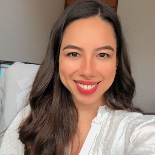 Dra. Caroline Almiro