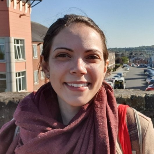 Dra. Nayara Zinato Cária