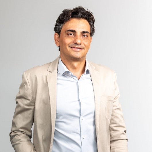 Dr. Douglas Mauricio Hallaruthes Santos
