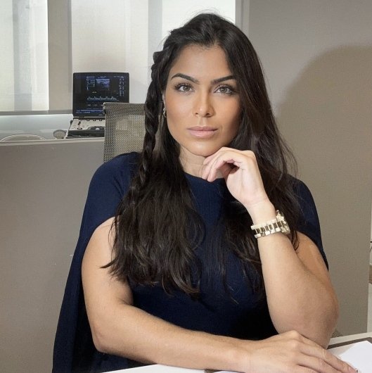 Dra. Lívia Leal