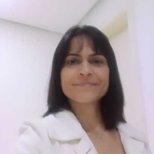 Cláudia Maria Santos
