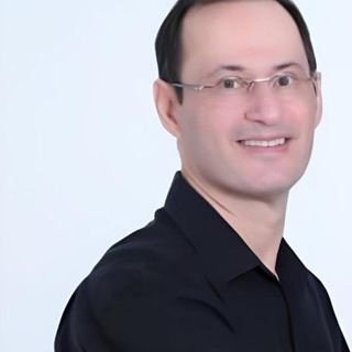 Dr. Adriano Moyses Cristino