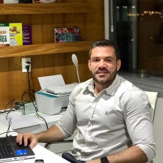 Dr. Cássio Pena