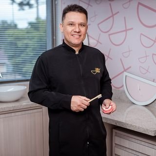 Dr. Robert Coriolano Cruz Junior