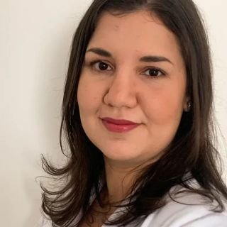 Dra. Mariana Cansian Gomes .