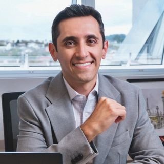 Dr. Tiberio Costa