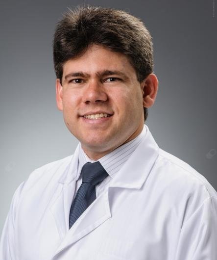 Dr. Gustavo Moura