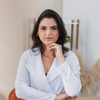 Dra. Mariana Dias Carvalho